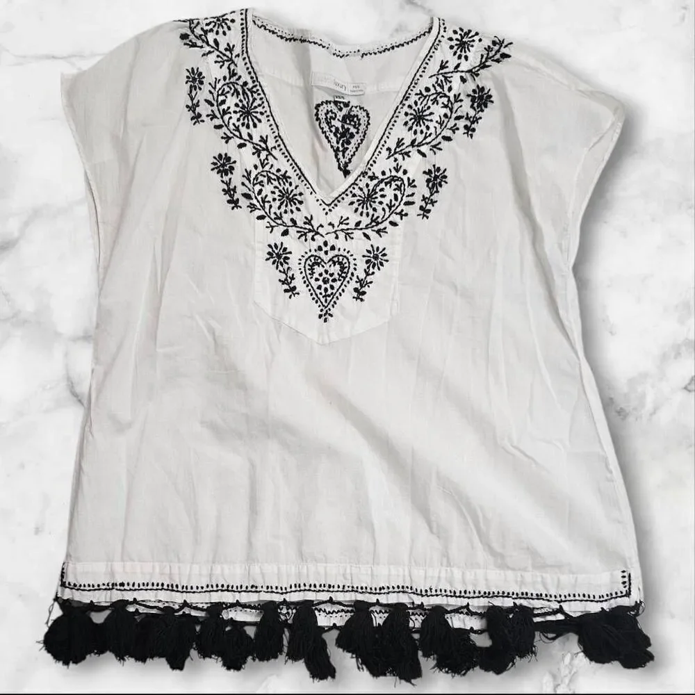 Subtle Luxury White XS Embroidered Short Sleeve